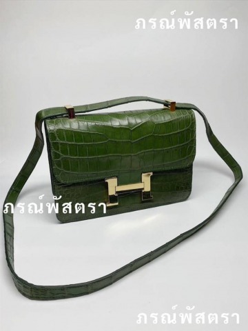 กระเป๋าสะพายพร้อมสายหนังจระเข้แท้